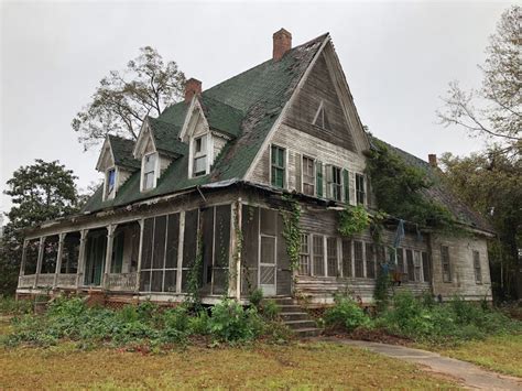 old abandoned farmhouses for sale.